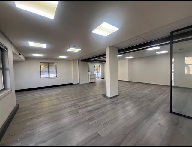 108M² OFFICE TO LET IN HYDE PARK